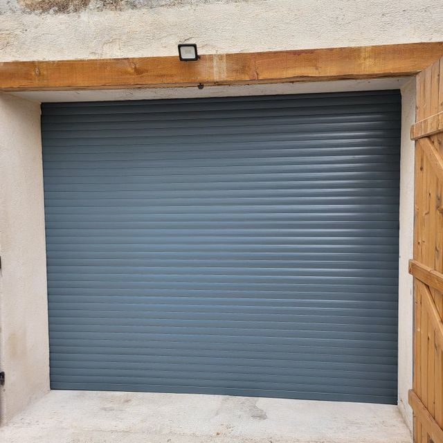 Porte de garage enroulable, Porte de garage enroulable Fréjus, Porte de garage enroulable Roquebrune, Porte de garage enroulable Puget, Porte de garage enroulable Var