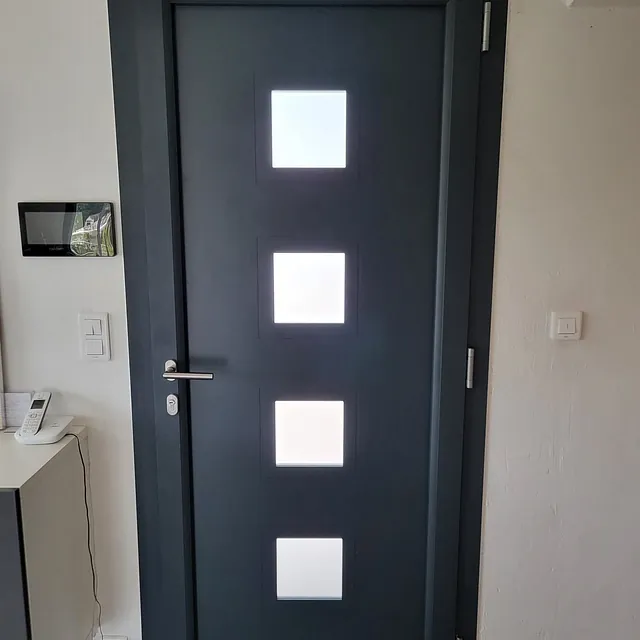 Porte entrée Aluminum en rénovation à Fréjus